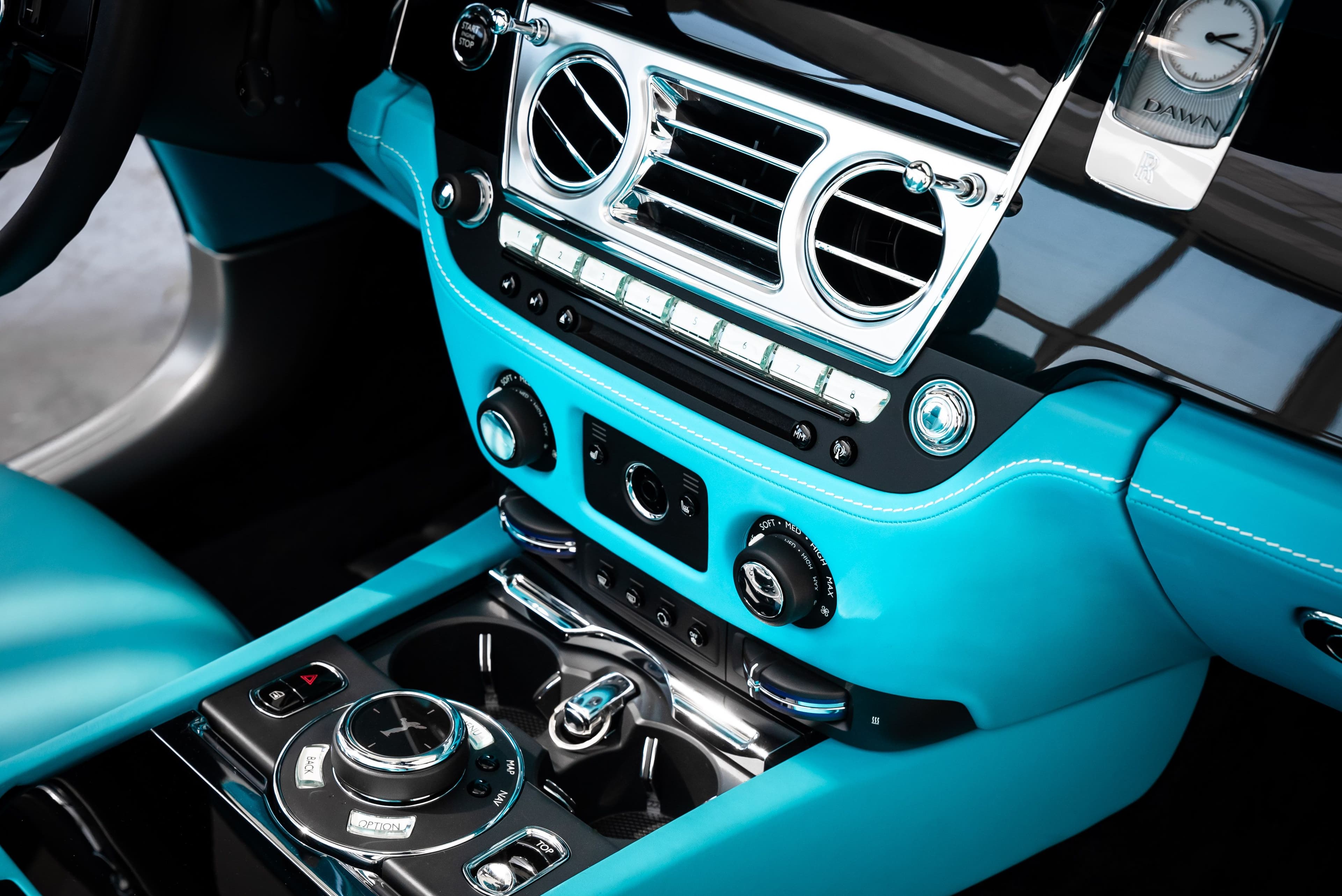 Car photo 12