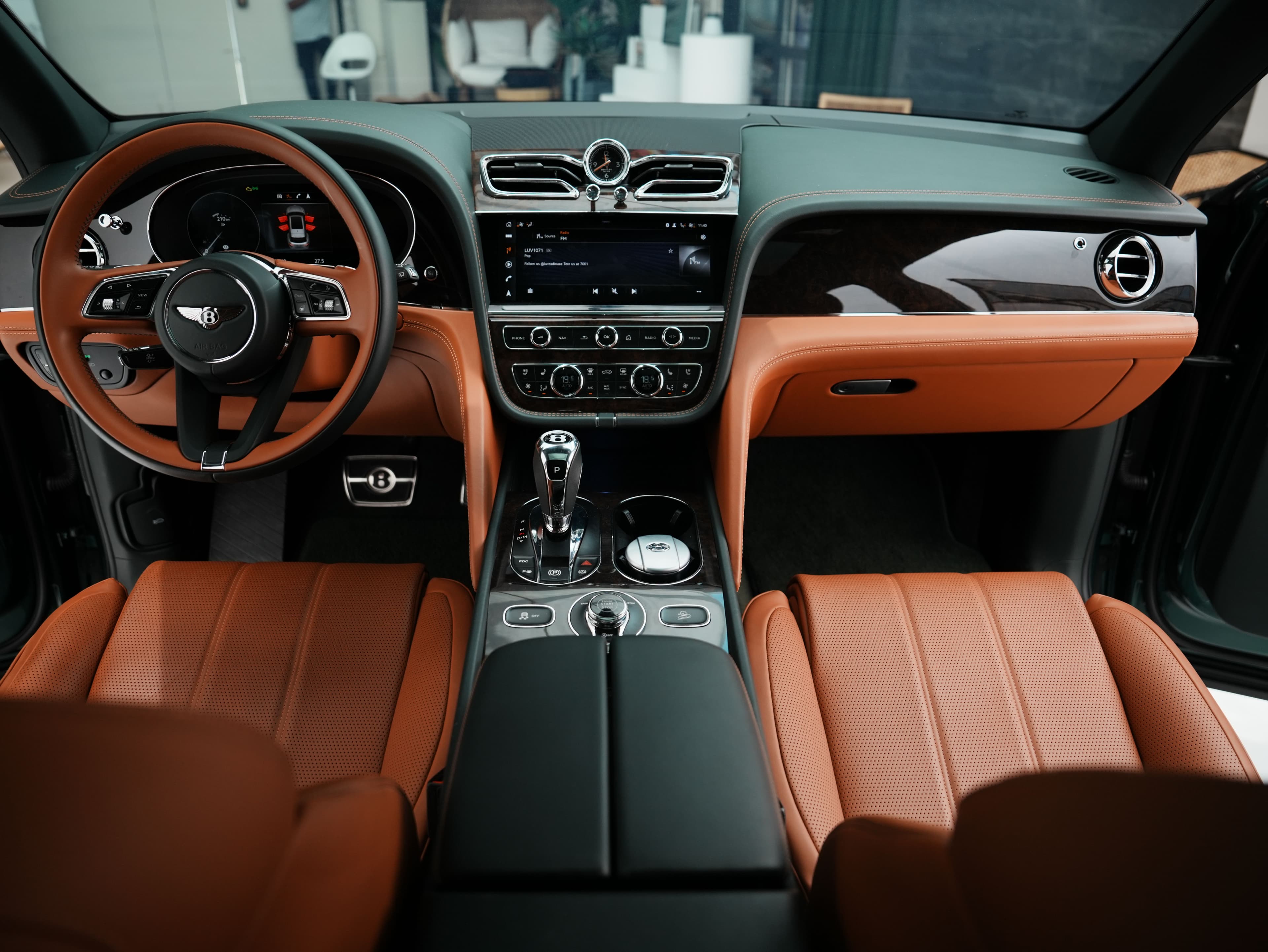 Car photo 9