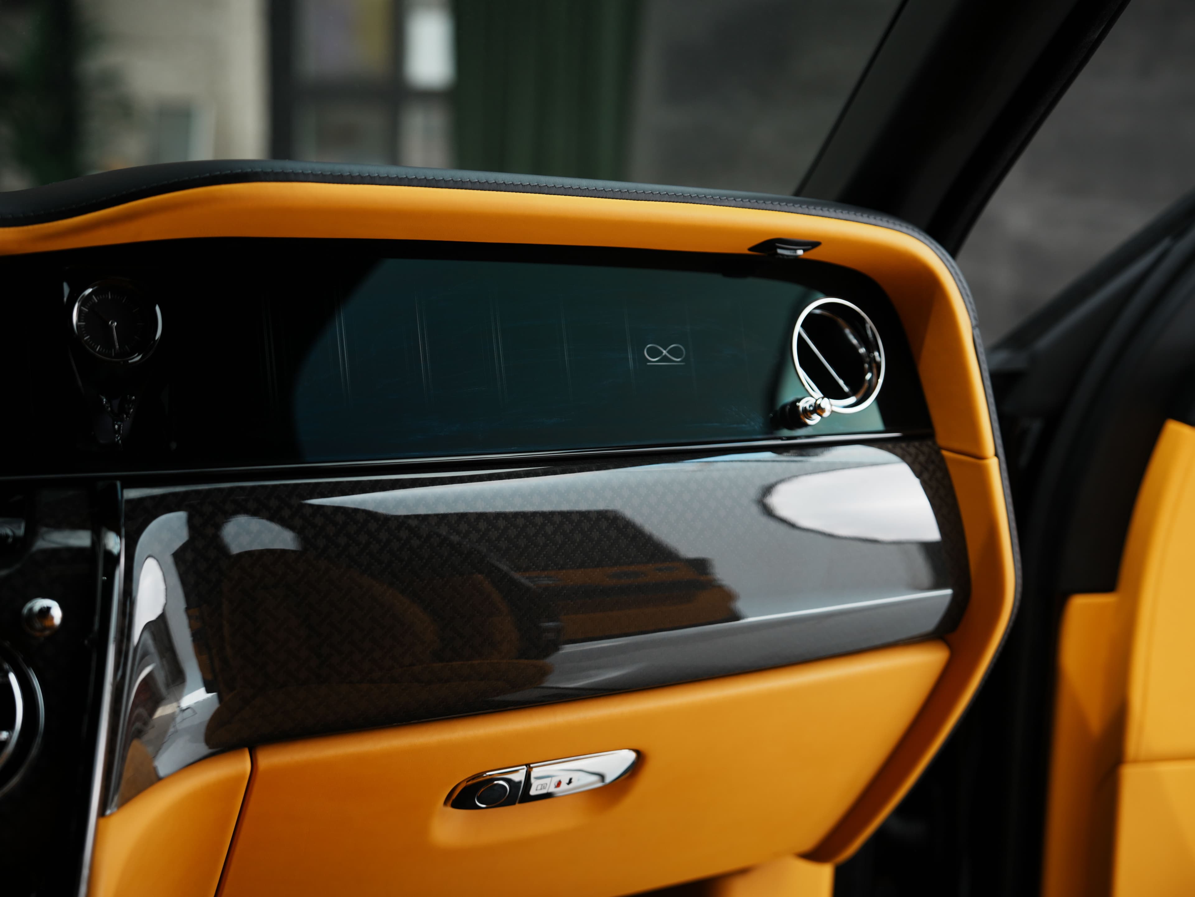 Car photo 4