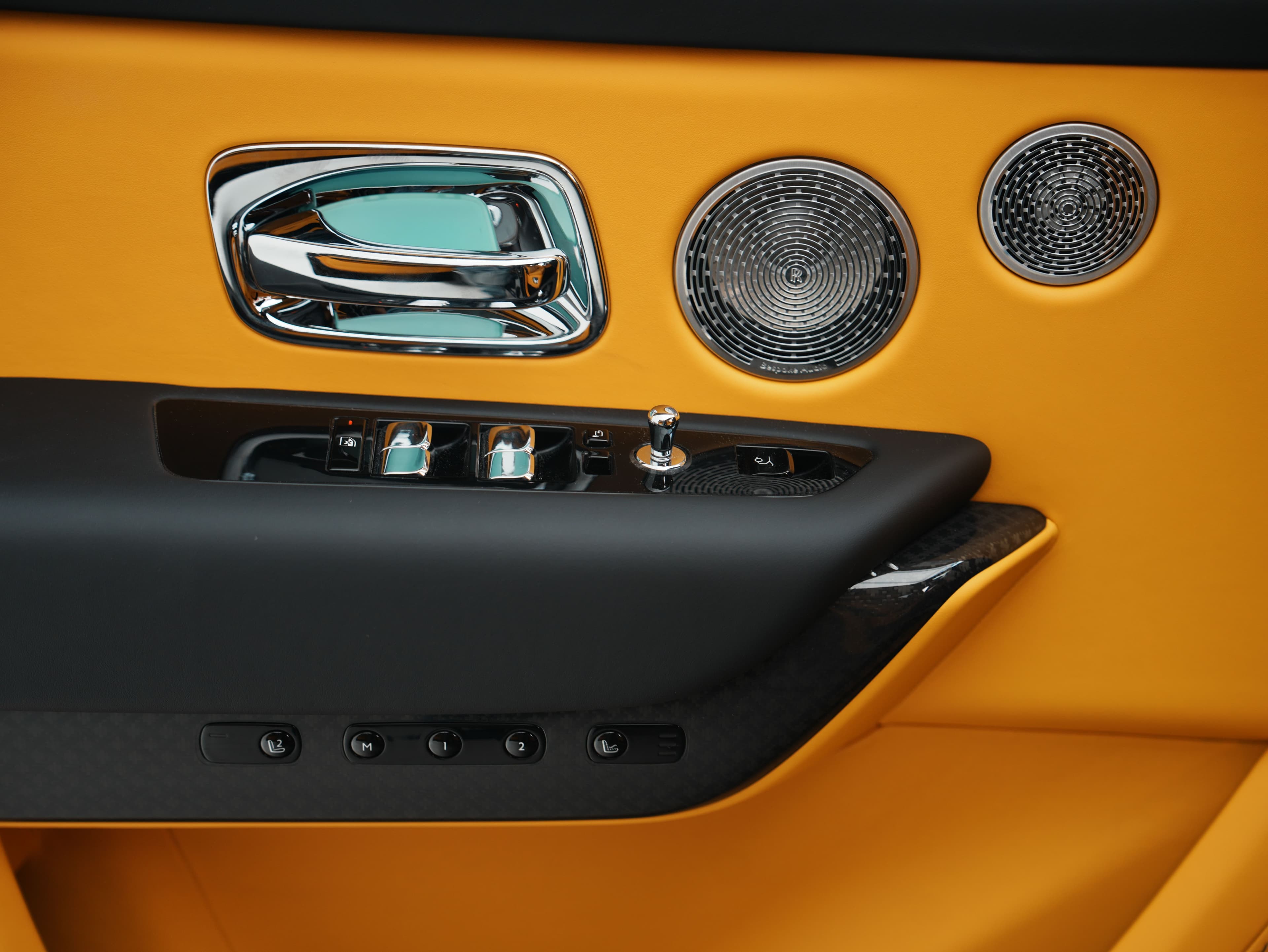 Car photo 14